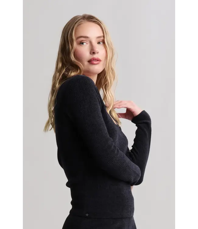 CCUL Ribbed Scallop Scoop Neck