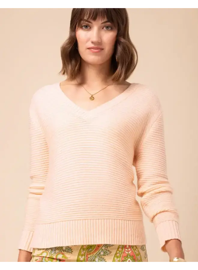 ASTER V-NECK PULLOVER