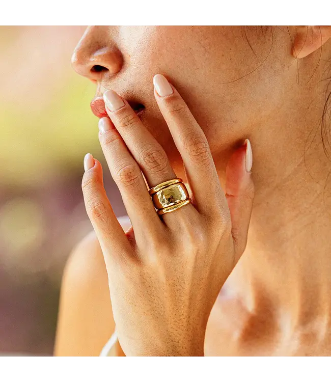 Cleopatra Ring Band in Hammered Gold, Size 7