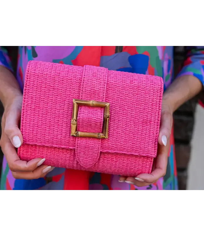 JANIE STRAW CLUTCH HOT PINK