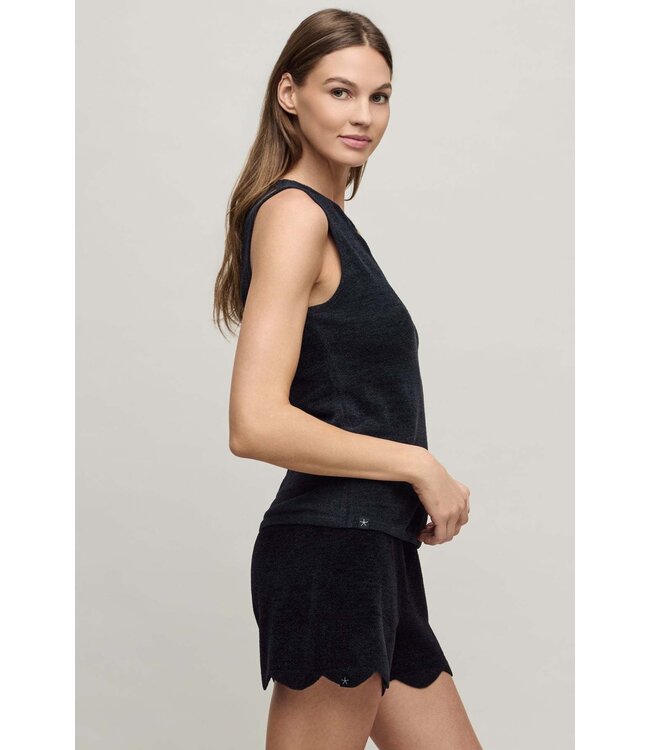 CCUL Scallop V-Neck Tank