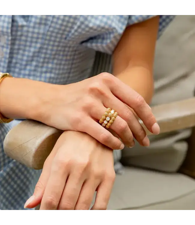 Berry Icon Ring, Size 7 - Gold