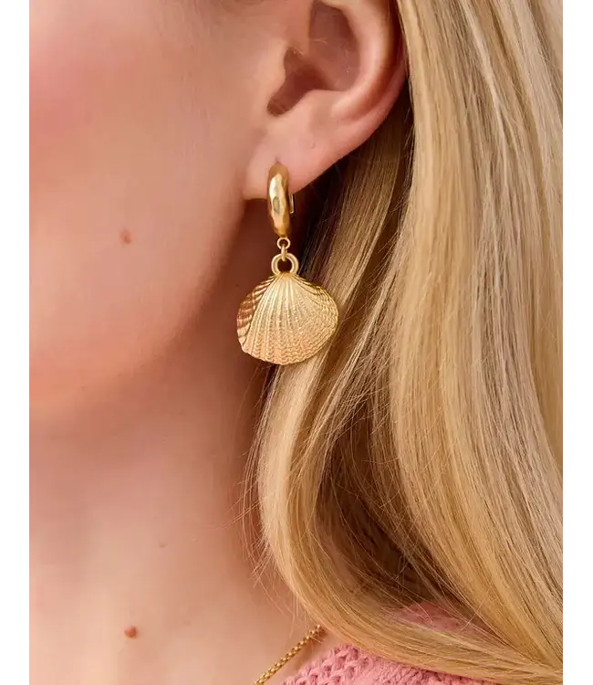 Venus Shell Hoop Earrings Gold