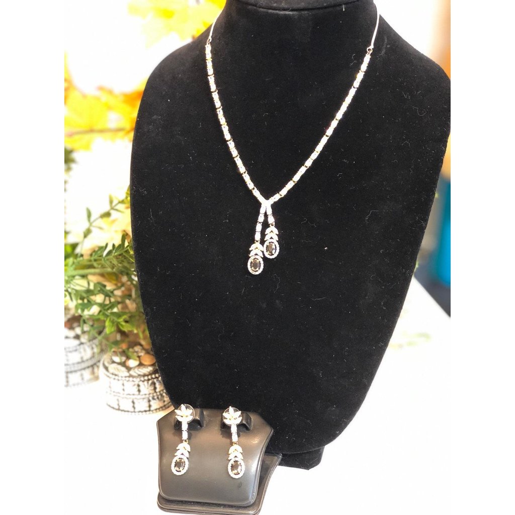 Perahun Black and silver necklace set 23270012