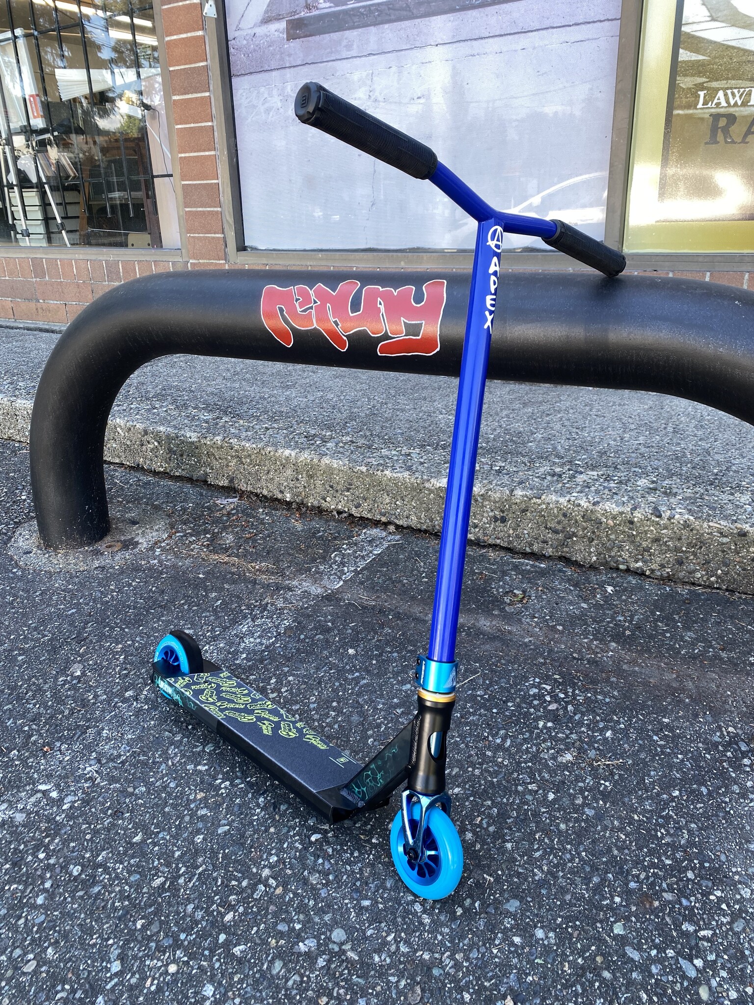 LUCKY x APEX Custom Legacy Build Complete