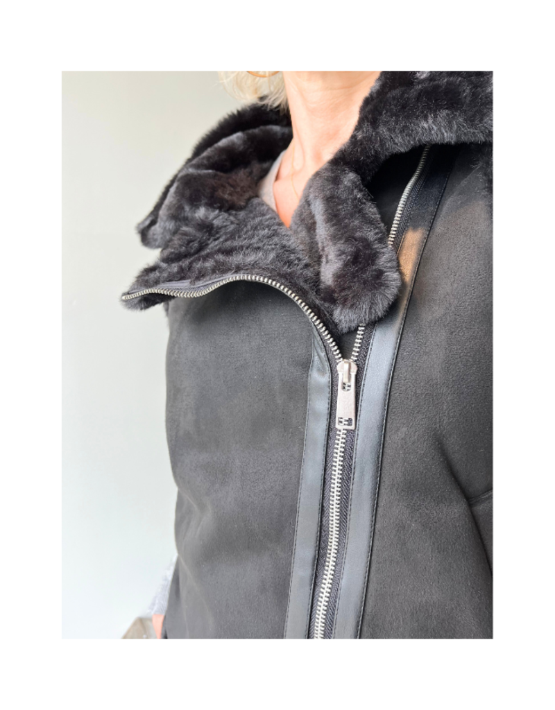 Esqualo LAST ONE - SIZE 8/MEDIUM - Gilet Vest with Fake Fur in Black by Esqualo