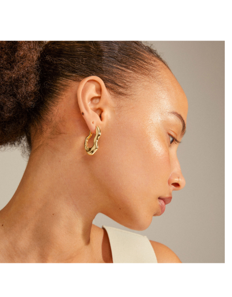 PILGRIM Loulia Wavy Hoop Earrings in Gold by Pilgrim