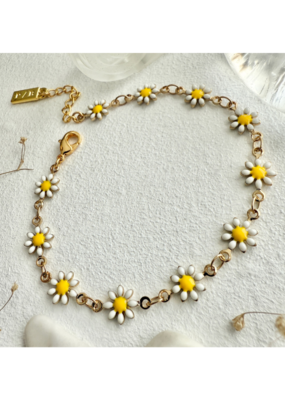 Pika & Bear Daisy Jane Flower Chain Bracelet in Enamel and Gold by Pika & Bear 
