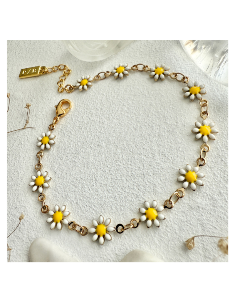 Pika & Bear Daisy Jane Flower Chain Bracelet in Enamel and Gold by Pika & Bear 