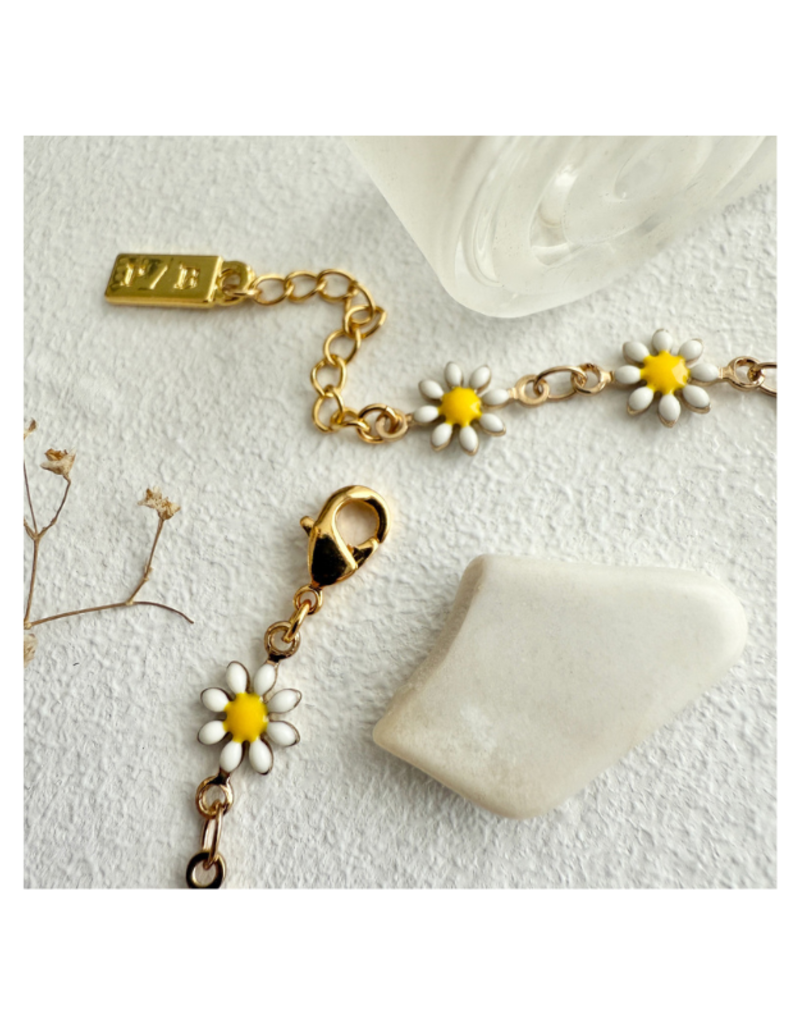 Pika & Bear Daisy Jane Flower Chain Bracelet in Enamel and Gold by Pika & Bear 