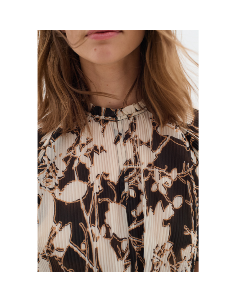 InWear Hendral Top in Toffee Silhouette by InWear