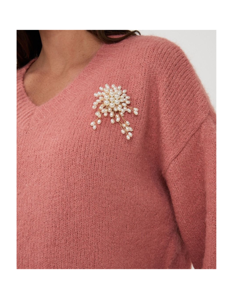 Esqualo V-Neck Brooch Sweater in Guave by Esqualo