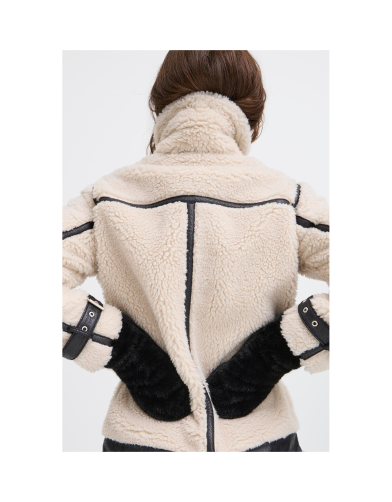 b.young Wolfie Mittens in Black by b.young