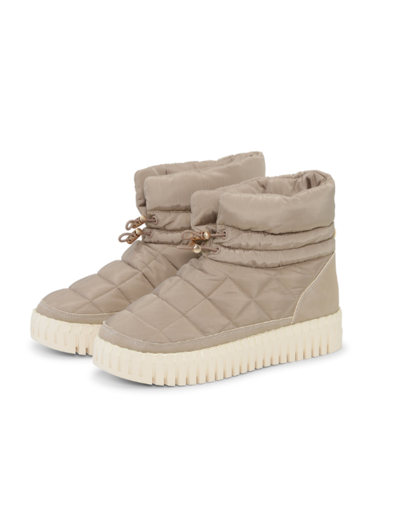 Ilse Jacobsen Tulip Low Padded Winter Boot in Wheat Pearled Ivory by Ilse Jacobsen