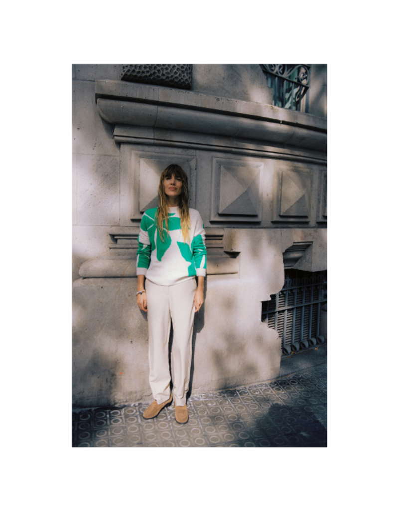 b.young Omea Flower Jumper in Leprechaun by b.young