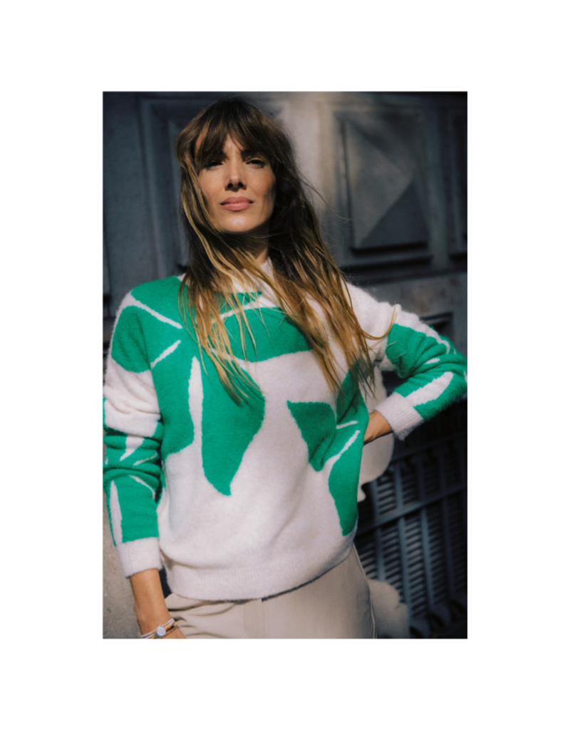 b.young Omea Flower Jumper in Leprechaun by b.young