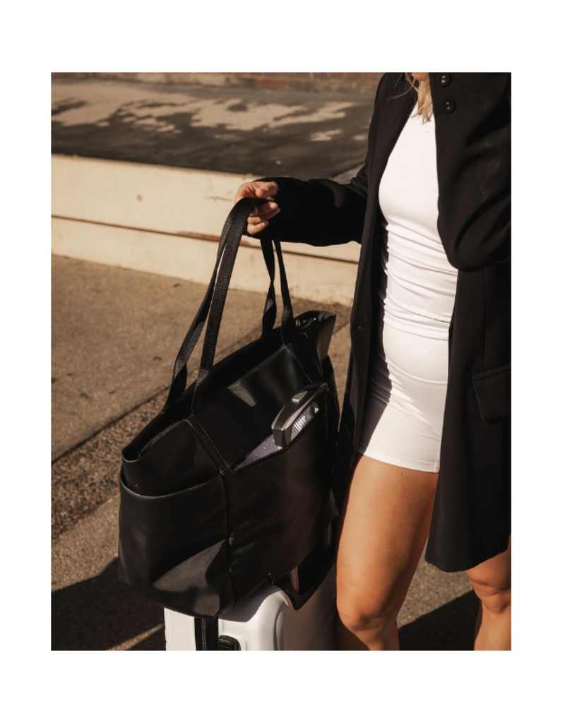 Louenhide Chicago Tote in Black by Louenhide