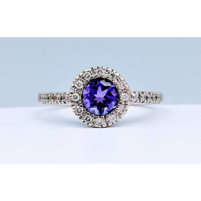 Ring Amethyst Diamond Halo 14kt Sz 7.75 Ring Amethyst Diamond Halo 14kt Sz 7.75