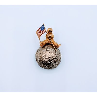 Brooch "Moon" Pierre & Jacques Leysen 18K 219030005 Brooch "Moon" Pierre & Jacques Leysen 18K 219030005