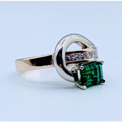 Ring Freeform 1.5ct Emerald Chatham Dia Channel 14ktt Sz7.75 119040025 Ring Freeform 1.5ct Emerald Chatham Dia Channel 14ktt Sz7.75 119040025