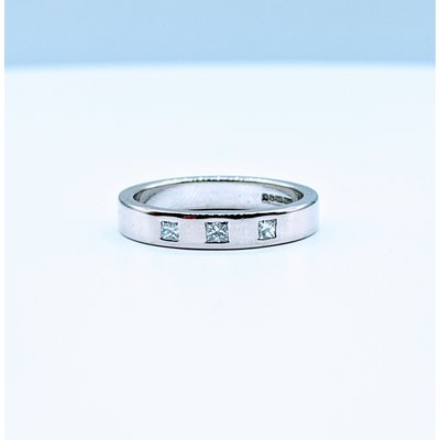MSP Ring Diamond 3-Stone .18ctw 18kw Sz5 220010054-19 MSP Ring Diamond 3-Stone .18ctw 18kw Sz5 220010054-19