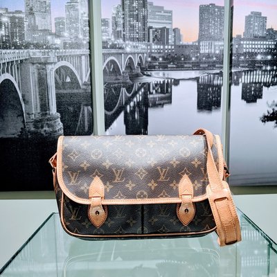 Louis Vuitton Gibeciere MM M42247 Monogram 120060015 Louis Vuitton Gibeciere MM M42247 Monogram 120060015