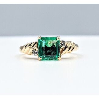 Ring .06ctw Round Diamonds .80ct Emerald 18ky Sz6 221110091