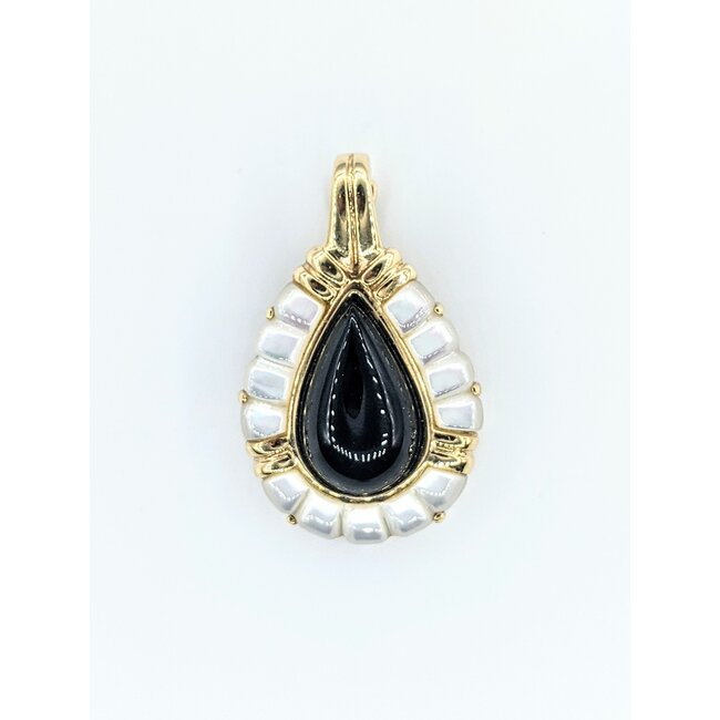 Pendant 17.5x10.5mm Onyx MOP 14ky 34.5x21.5mm 221120149
