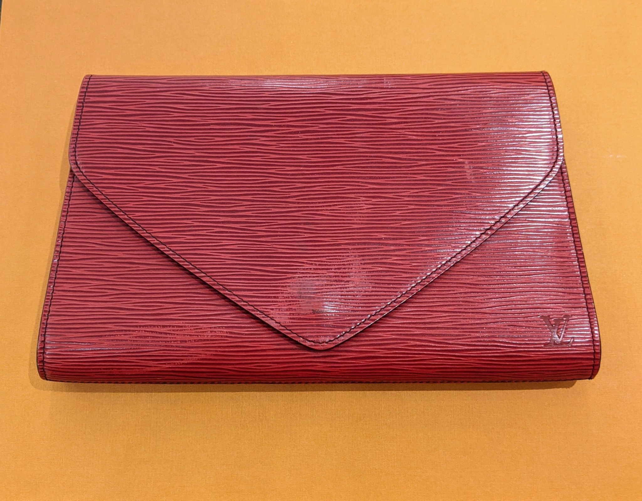 Louis Vuitton Vintage Cream Epi Leather Art Deco PM Clutch Bag – OPA Vintage