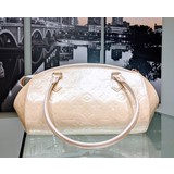  Handbag Louis Vuitton Sherwood PM Cream Vernis M91491 123010014