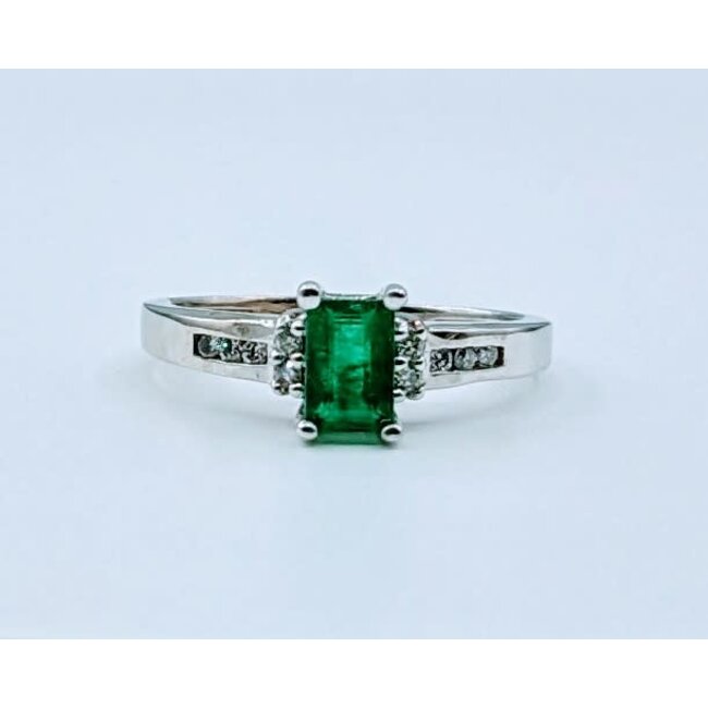 Ring .10ctw Round Diamonds 6x4mm Emerald 10kw Sz6 223030095