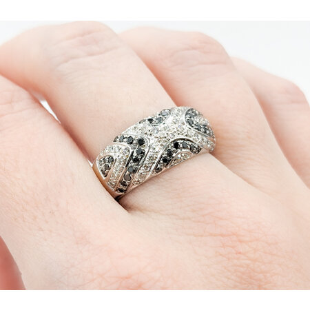 Ring .75ctw White & Black Diamonds 14kw Sz7.5 122120151