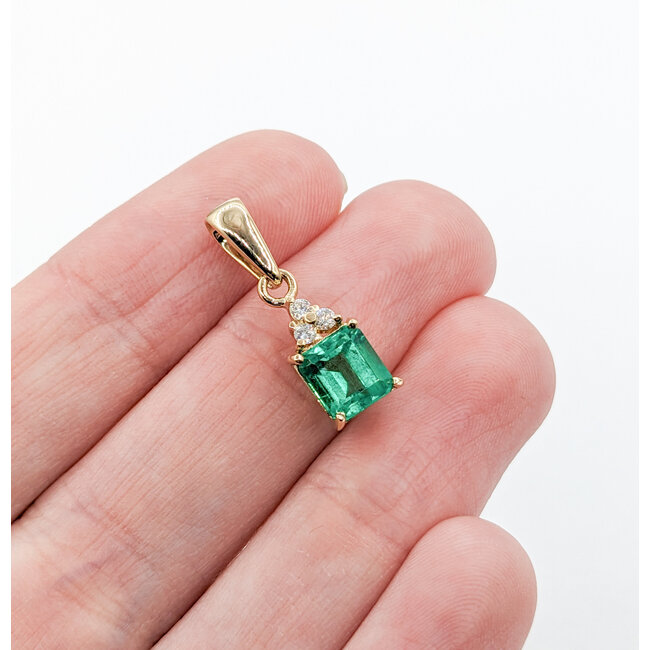 Pendant .06ctw Diamonds 1.32ct Colombian Emerald 18ky 21x7mm 223080061