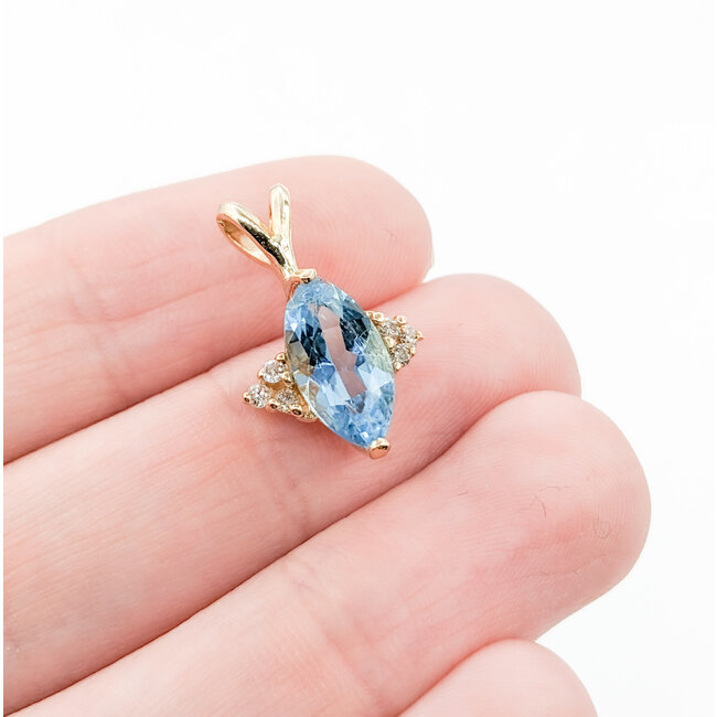 Pendant .06ctw Round Diamonds 2.0ct Topaz 14ky 20x12.5mm 223100011