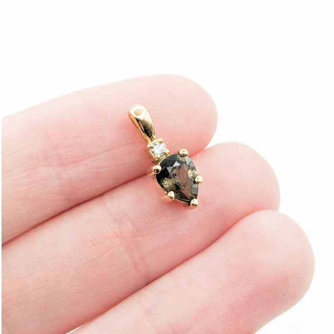 Pendant Drop .03ct Diamond .95ct Alexandrite 18ky .6x.25" 123110120