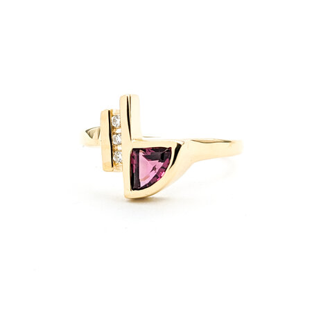Ring Modern Design .03ctw Round Diamonds .60ct Superman Shield Purple Garnet 14ky sz7 124010154