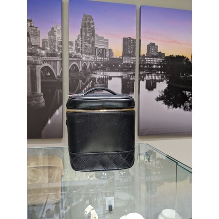 Handbag Chanel Vanity Bag Black Leather 122120405