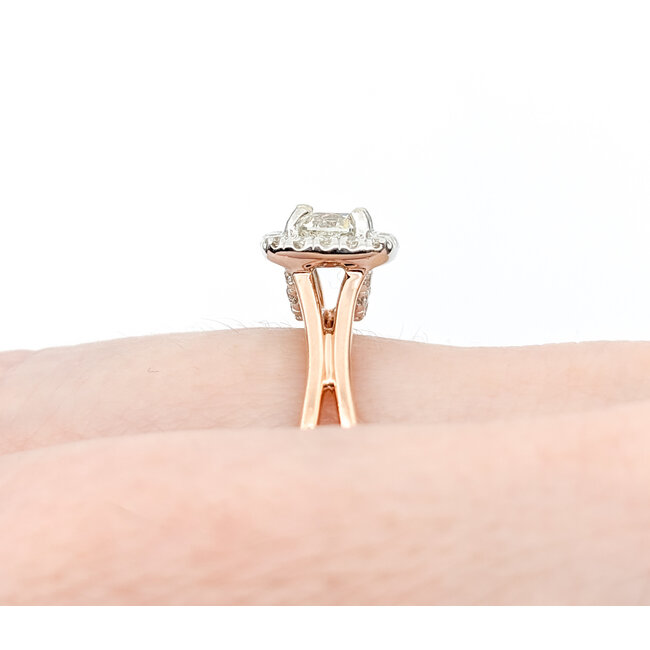 Ring Halo .65ctw Round Diamonds    14kr sz6.25 124030302