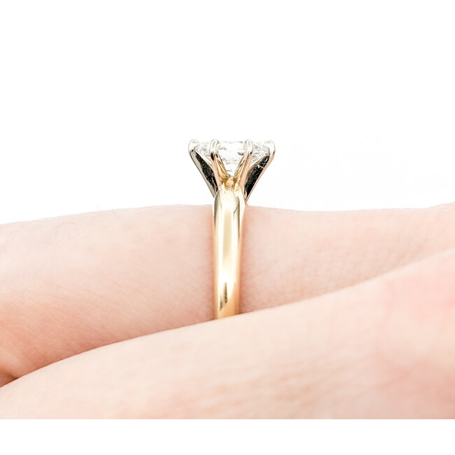 Ring Solitaire .76ct Oval Diamond    14ky Sz6.5 222050002