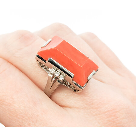 Ring Vintage .15ctw Round Diamonds 21x11.5mm Coral Platinum Sz6.5 223070035