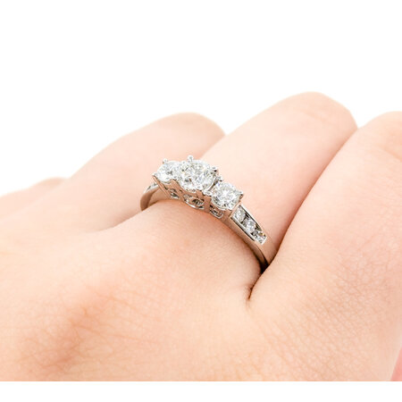 Ring Engagement 3-Stone .85ctw Round Diamonds 14kw sz7 124070302