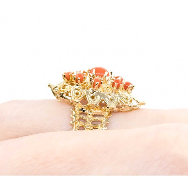 Ring Antique Style 2.5/6x4 Cabochon Coral 14ky sz8 224110206