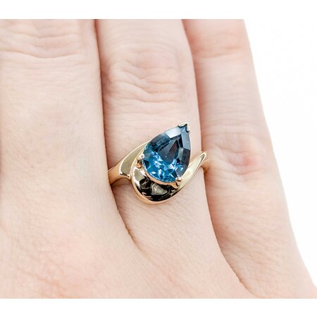 Ring Solitaire 2.35ct Pear Topaz 14ky sz6 224110208