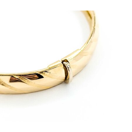 Bracelet 18ky Hinged Bangle 7" 8mm 224123502