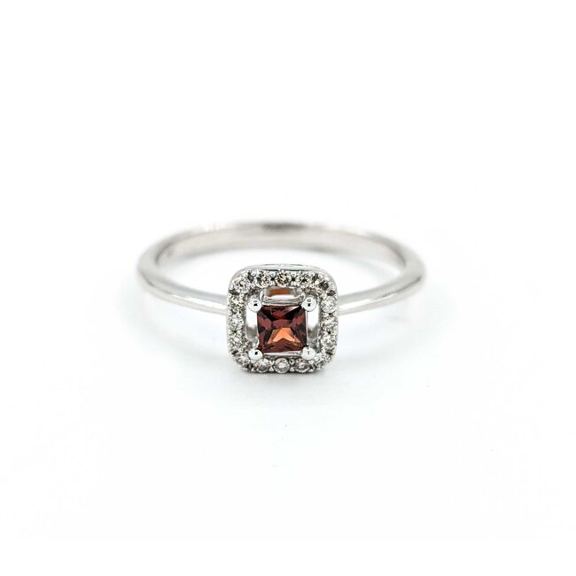 Ring .09ctw Round Diamonds .13ct Garnet 10kw sz7 124110156