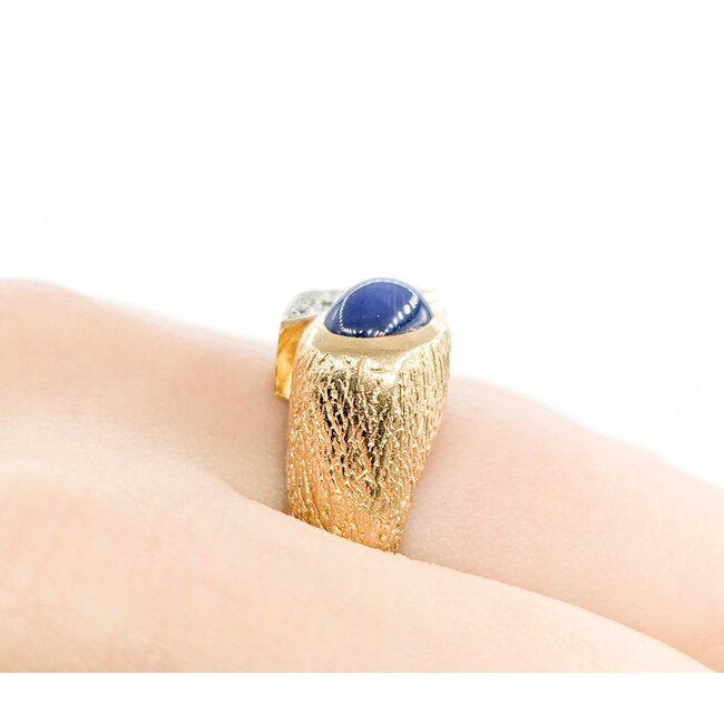 Ring Textured .08ctw Single Cut Diamonds 8x6mm Star Sapphire 14ky 224120183