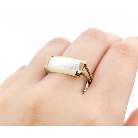 Ring 16x9mm Mother Of Pearl 10ky sz10 124110150