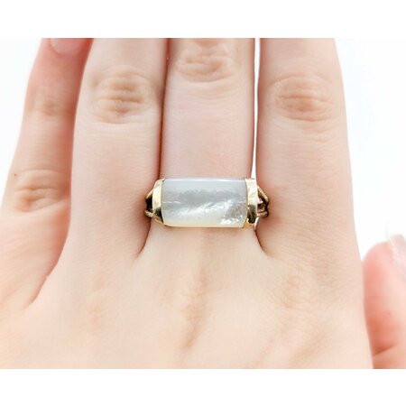 Ring 16x9mm Mother Of Pearl 10ky sz10 124110150