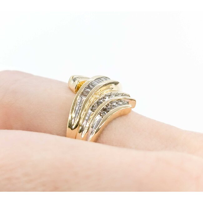 Ring .25ctw Round & Baguette Diamonds 10ky sz7 124110006