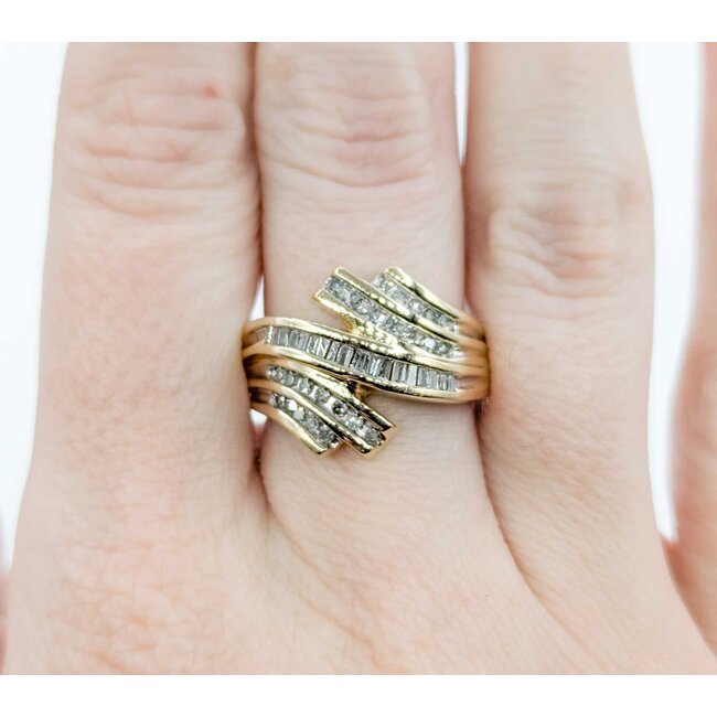 Ring .25ctw Round & Baguette Diamonds 10ky sz7 124110006